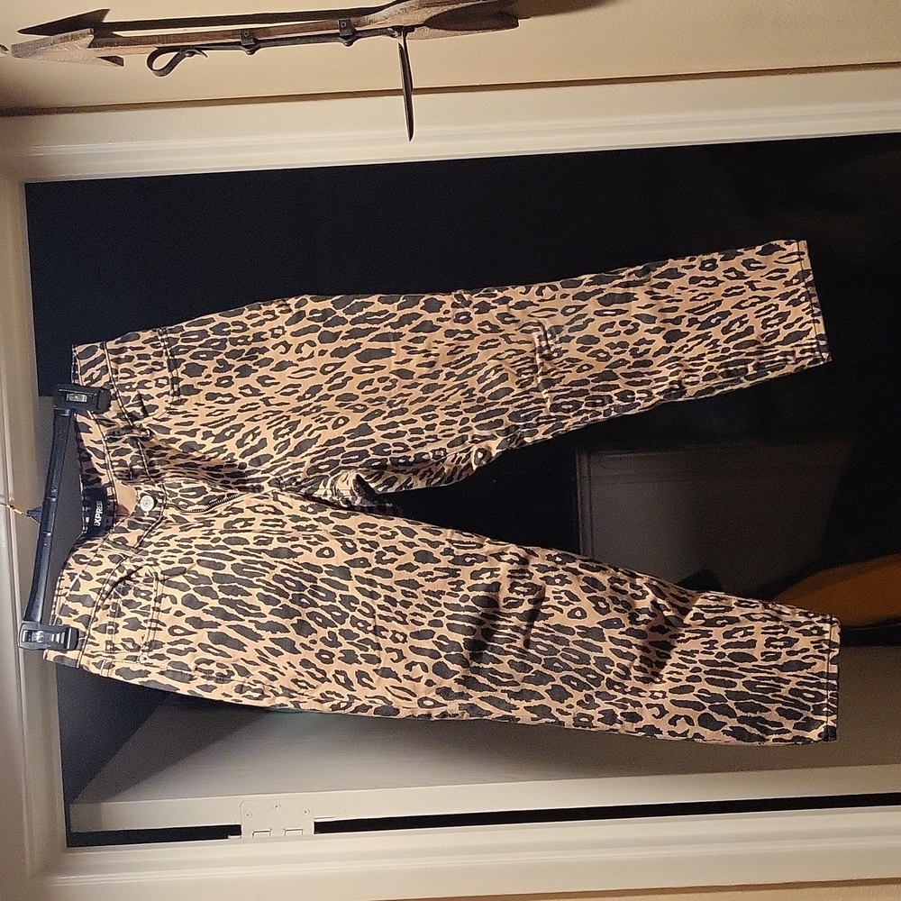 Cute! Animal print cropped jeans